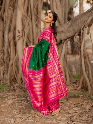Handwoven Green Kanjeevaram Silk Saree With Pink Border