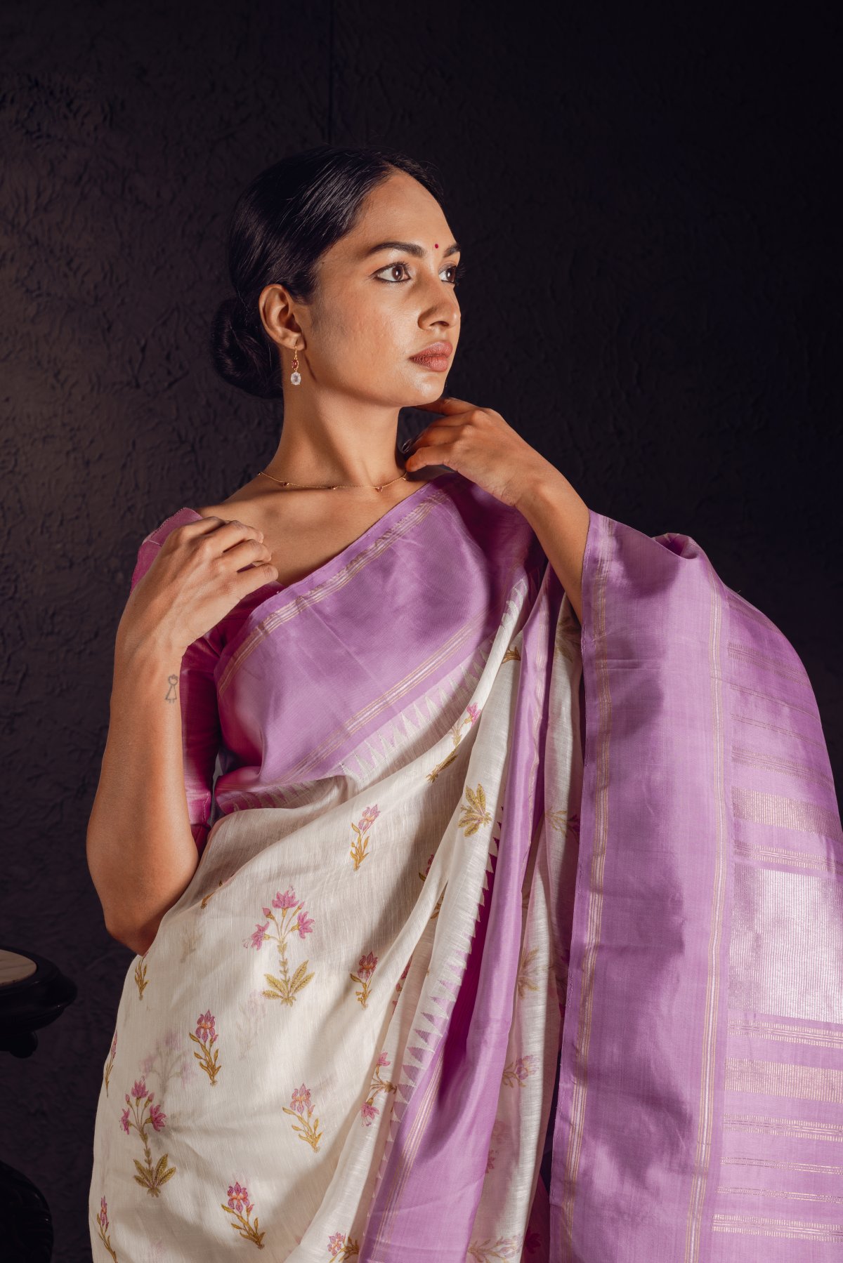 Blue floral vine printed silk saree, contrast border, and pallu of chevron stripes print