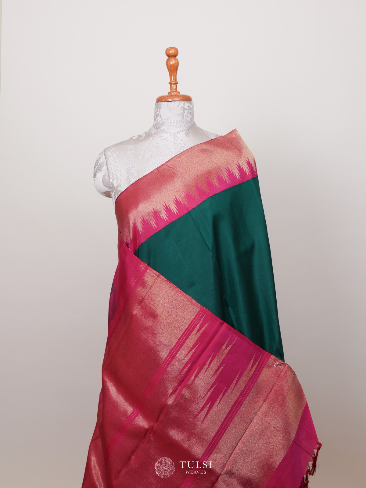 Kallavi Green Weaving Silk One Minute Saree