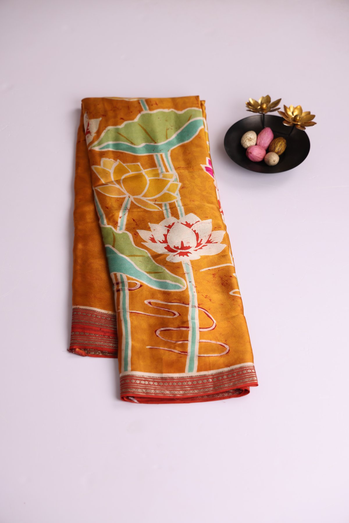 sari様 Mustard Yellow Batik Printed Satin Silk Saree With Rust Zari