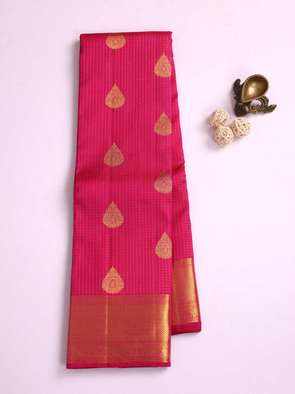 Rani Pink Vaira Oosi Kattam Kanjeevaram Silk Saree With Zari Border