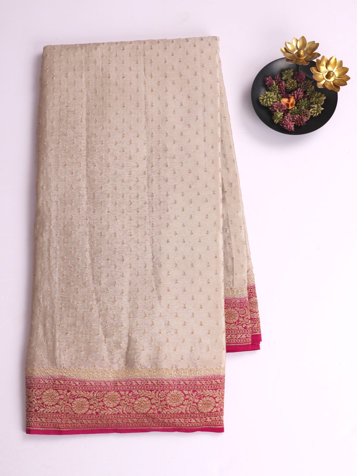 Beige Banaras Crepe Silk Saree With Reddish Pink Border 