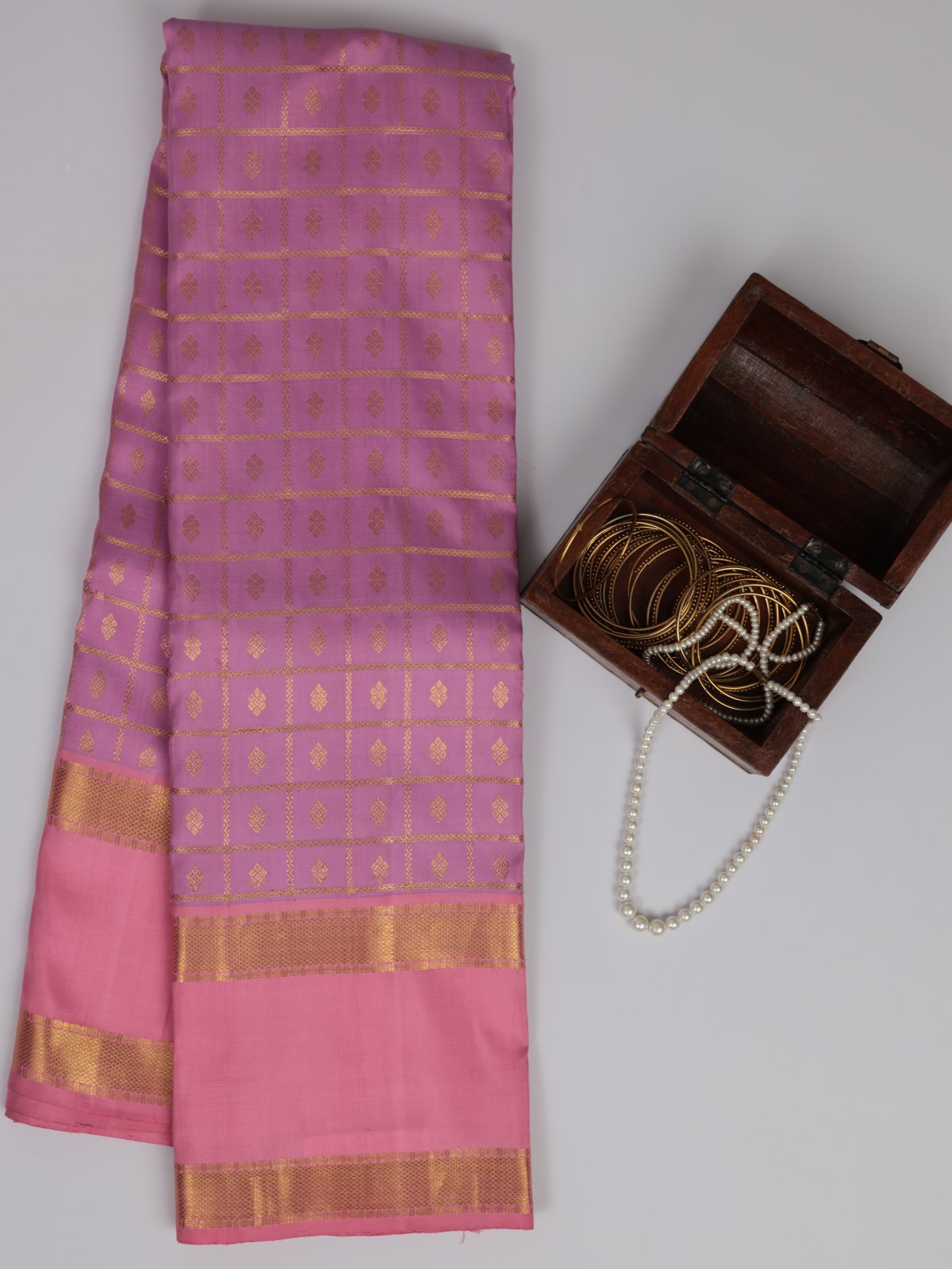 Lavender Checked Kanjeevaram Silk Saree With Light Pink Border