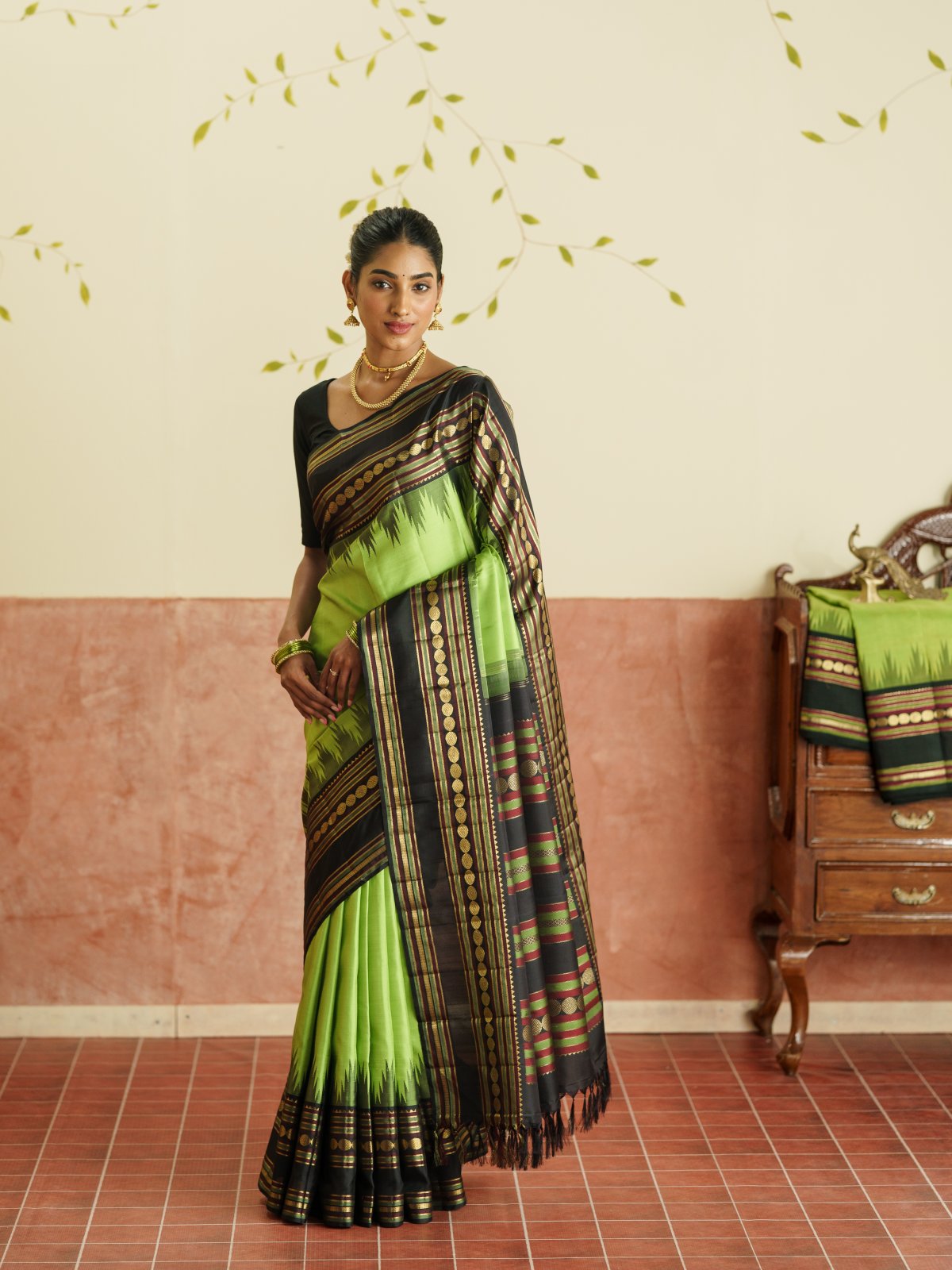 Vintage 84 -Mehndi Green Kanjeevararm Silk Saree With Black Thazhampoo Temple Border