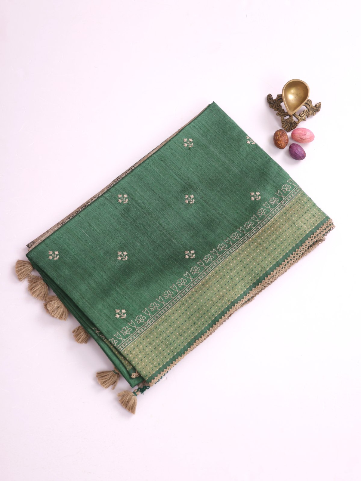 Green Munga Raw Silk Saree With Embroidery 