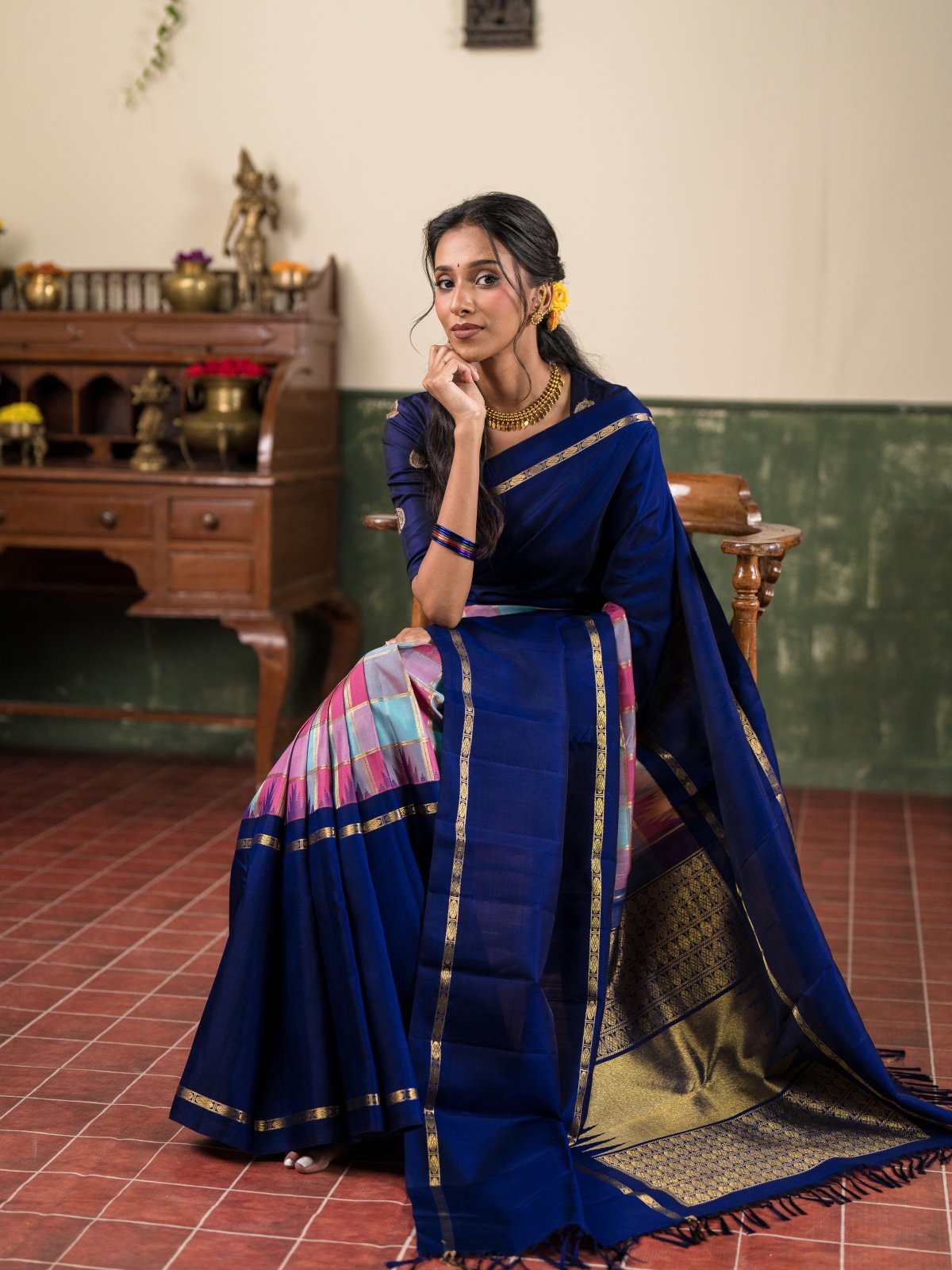 Vintage 125 - Greyish Blue And Mauve Pink Checked Kanjeevaram Silk Saree With Navy Blue Border