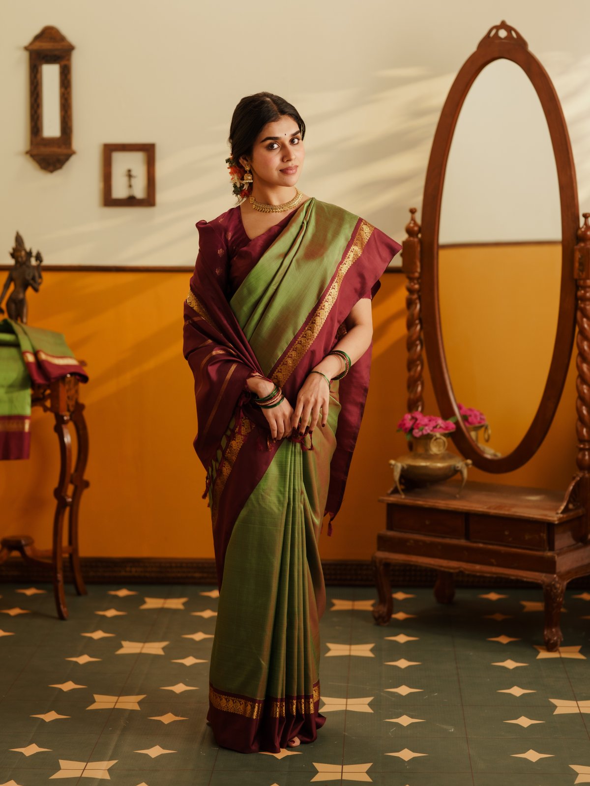 Manthulir Green Kanjeevaram Silk Saree With Brown Border 