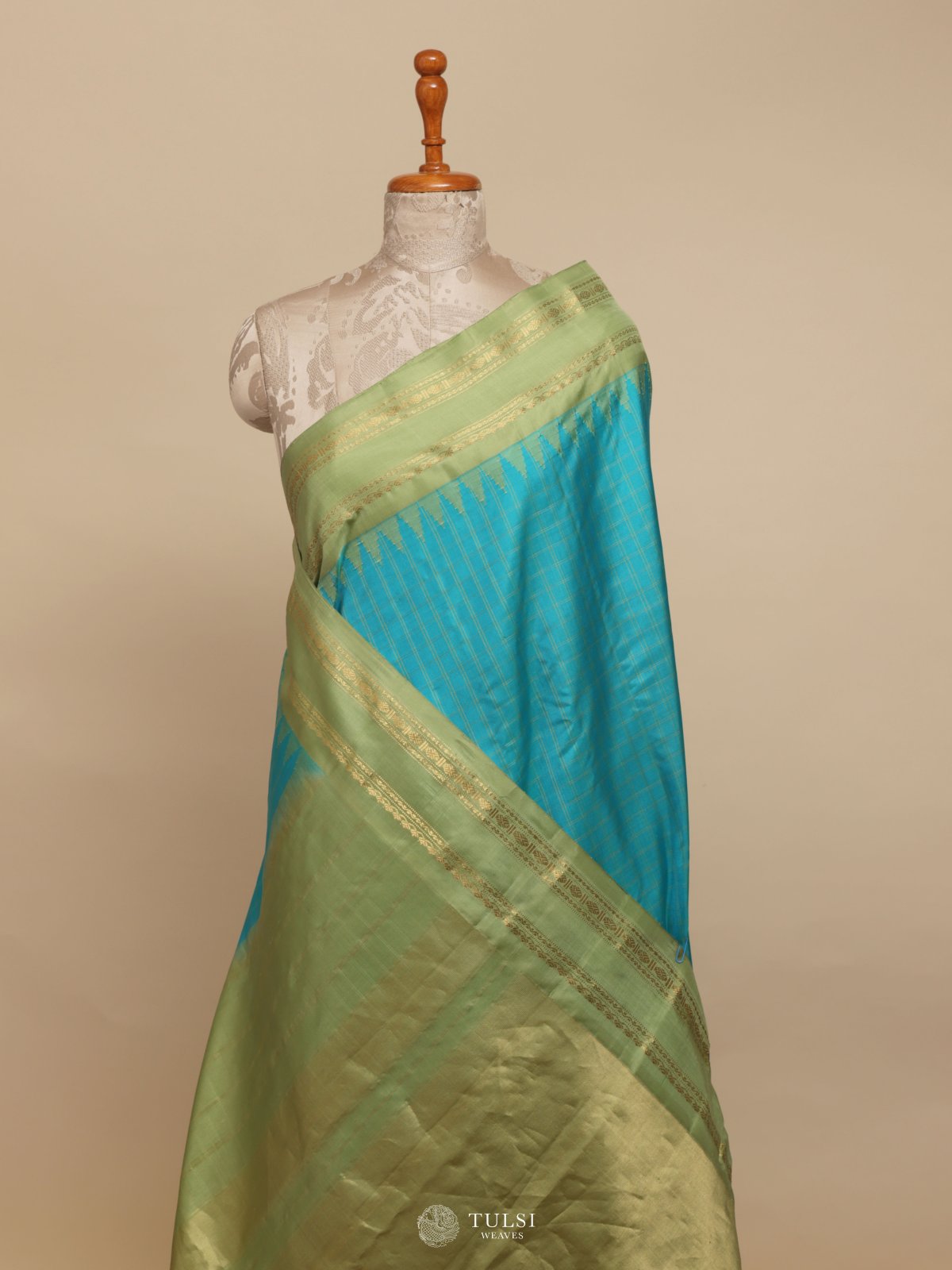 Light Blue Gadwal Silk Saree With Pastel Green Border