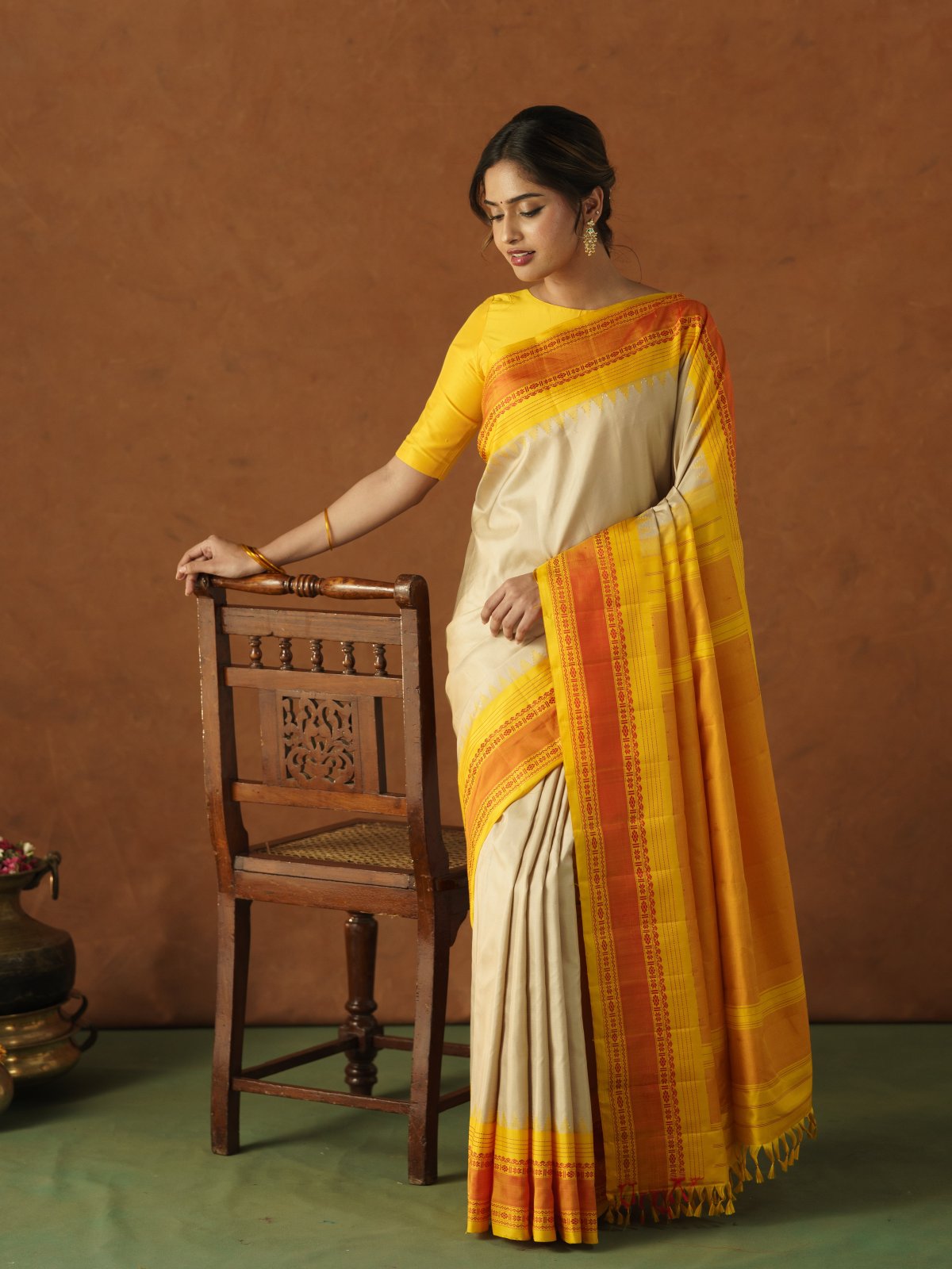 Beige Gadwal Silk Saree With Yellow Pattupettu Border