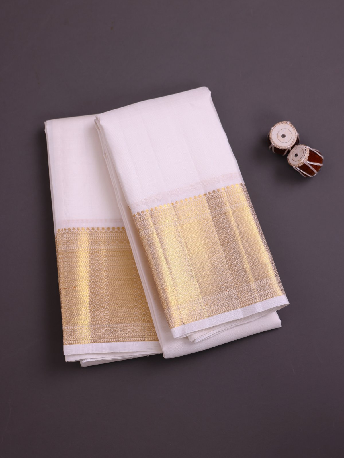 Off- White Silk Dhoti And Vasthram with Zari Border 