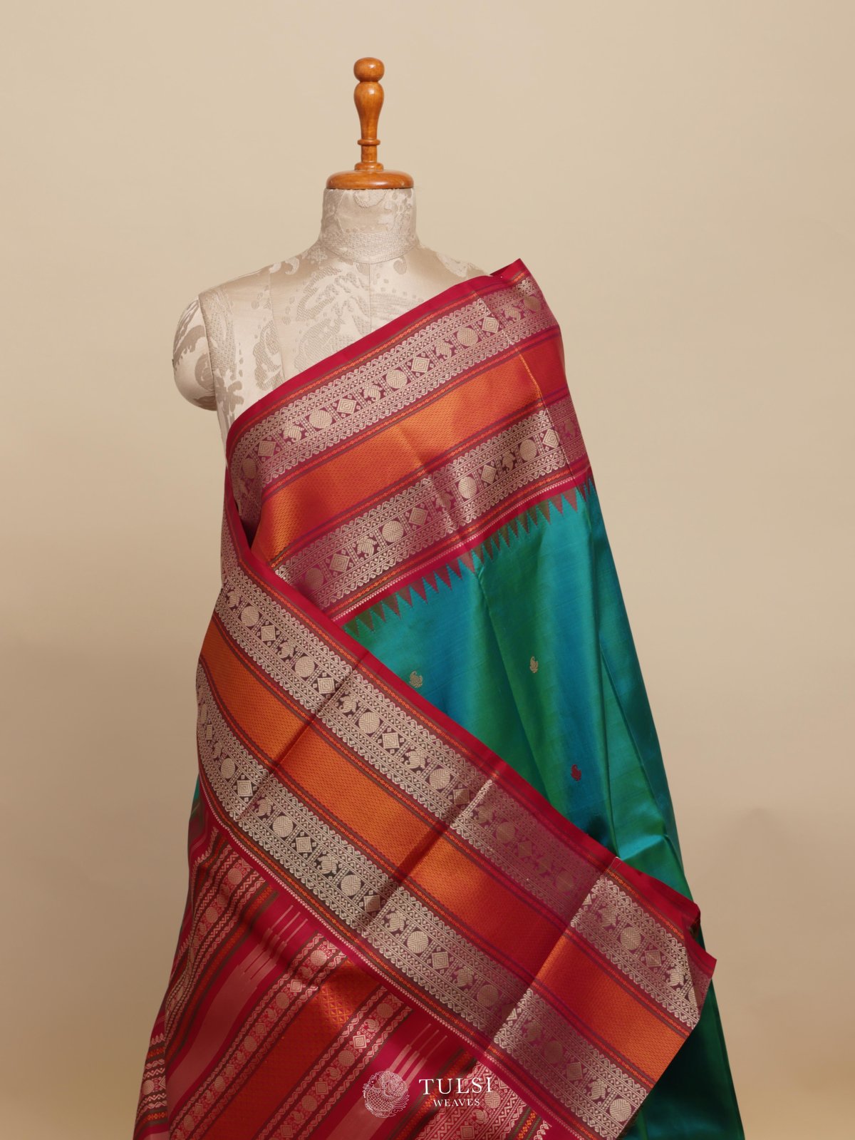 Peacock Green Kanjeevaram Pattu Pett Silk Saree