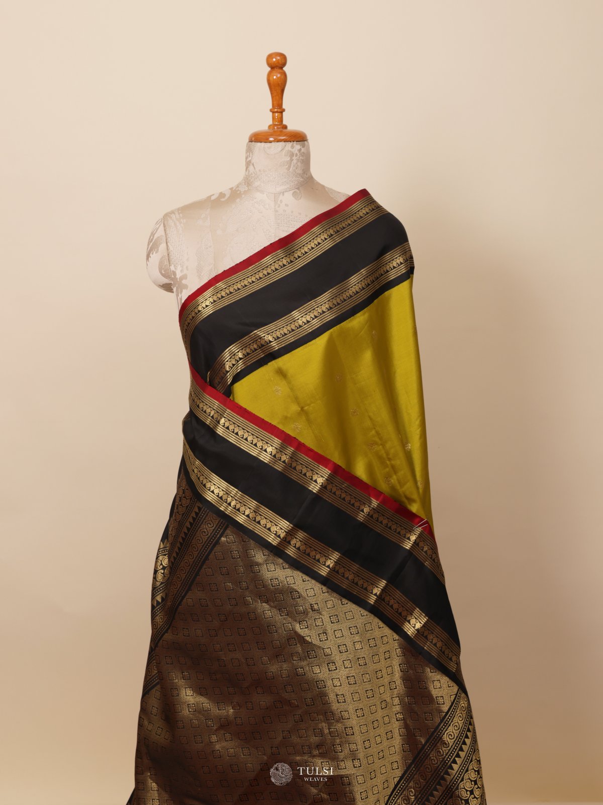 Mehndi Green Gadwal with Black Border Silk Saree