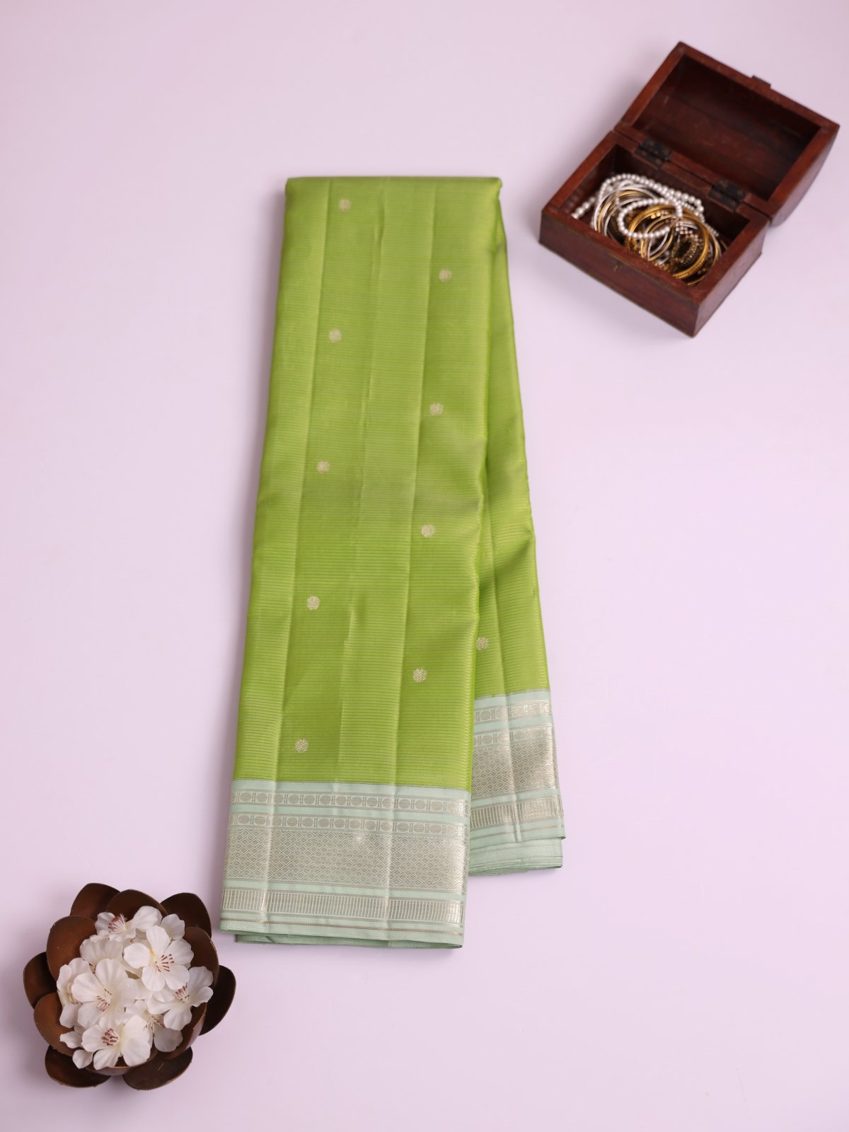 Light Mehendi Green Vaira Oosi Kanjeevaram Silk Saree with Pista Green Border