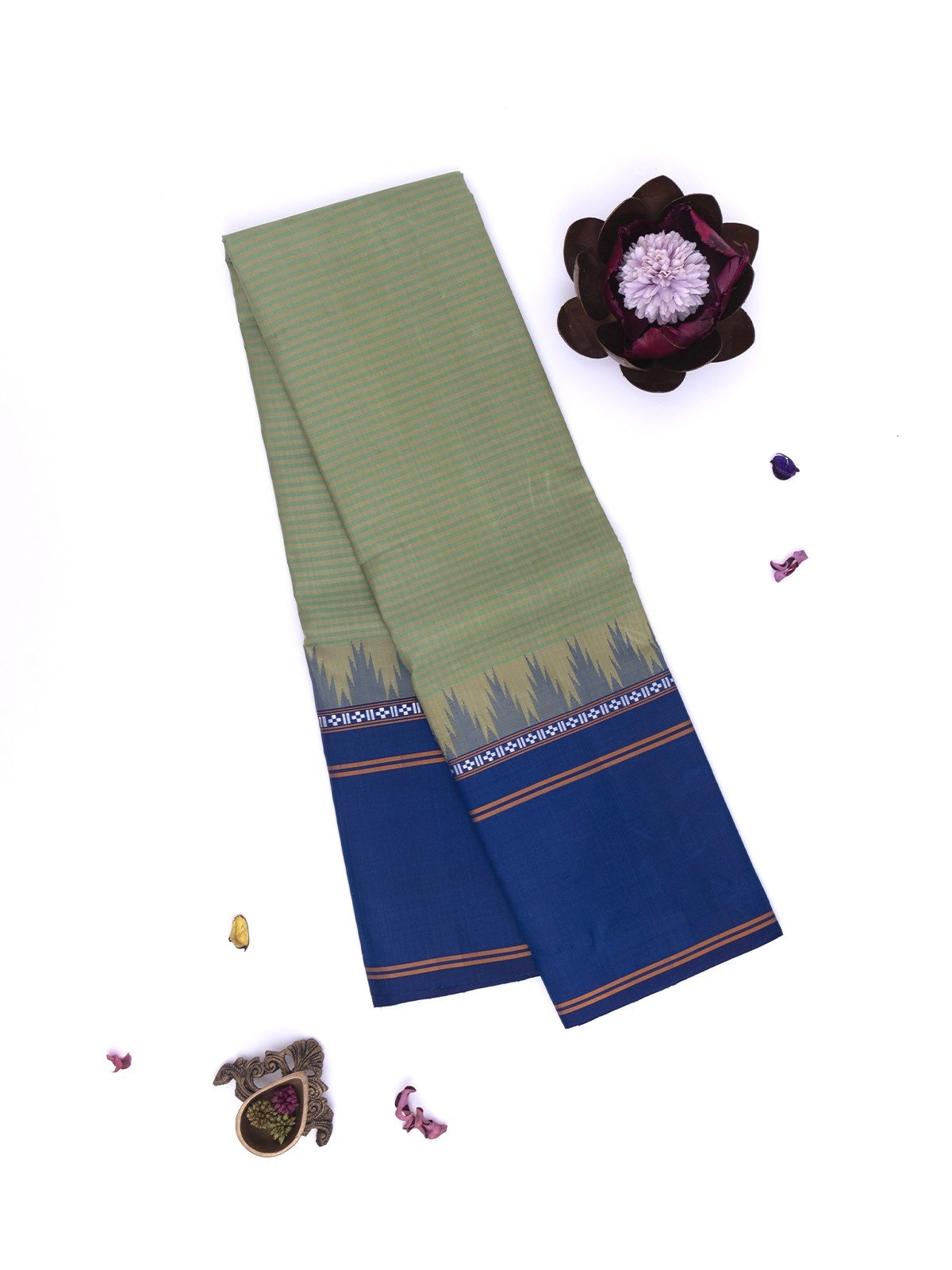 Apple Green Kanjeevaram Pattu Pett Saree