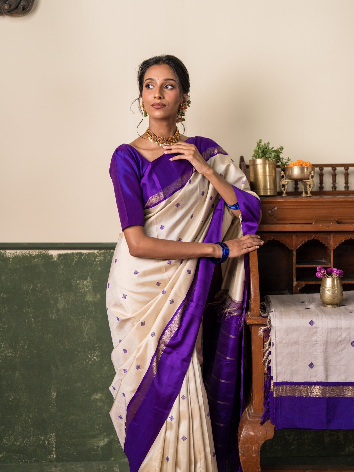 Vintage 122 - Creamy Grey Kanjeevaram Silk Saree With Violet Border