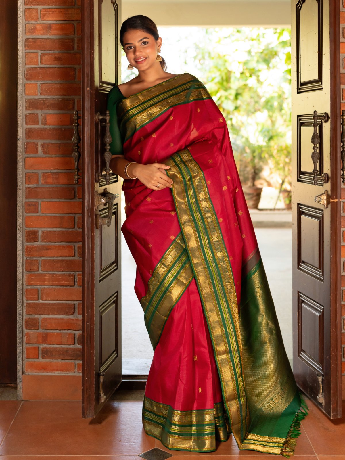 Reddish Pink Kanjeevaram Silk Saree with Contrast Border 