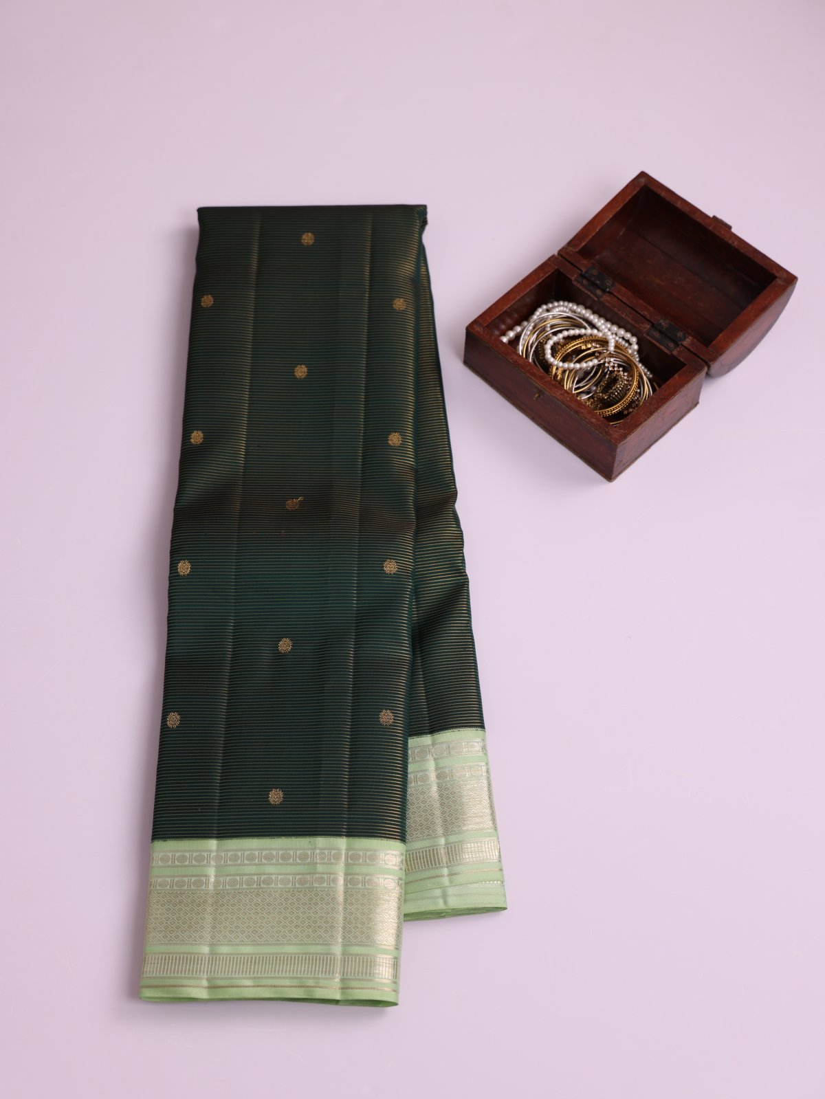 Bottle Green Vaira Oosi Kanjeevaram Silk Saree With Light Green Border 