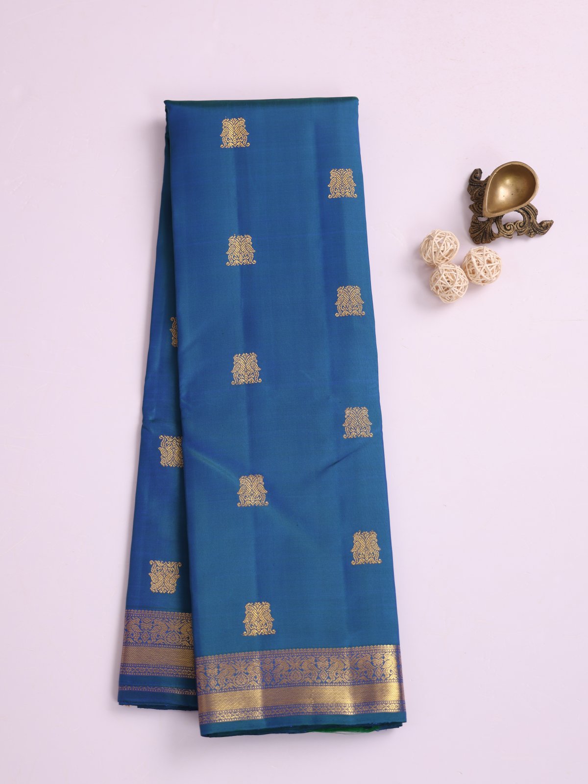 Mayil Kazhuthu Kanjeevaram Silk Saree With Zari Border