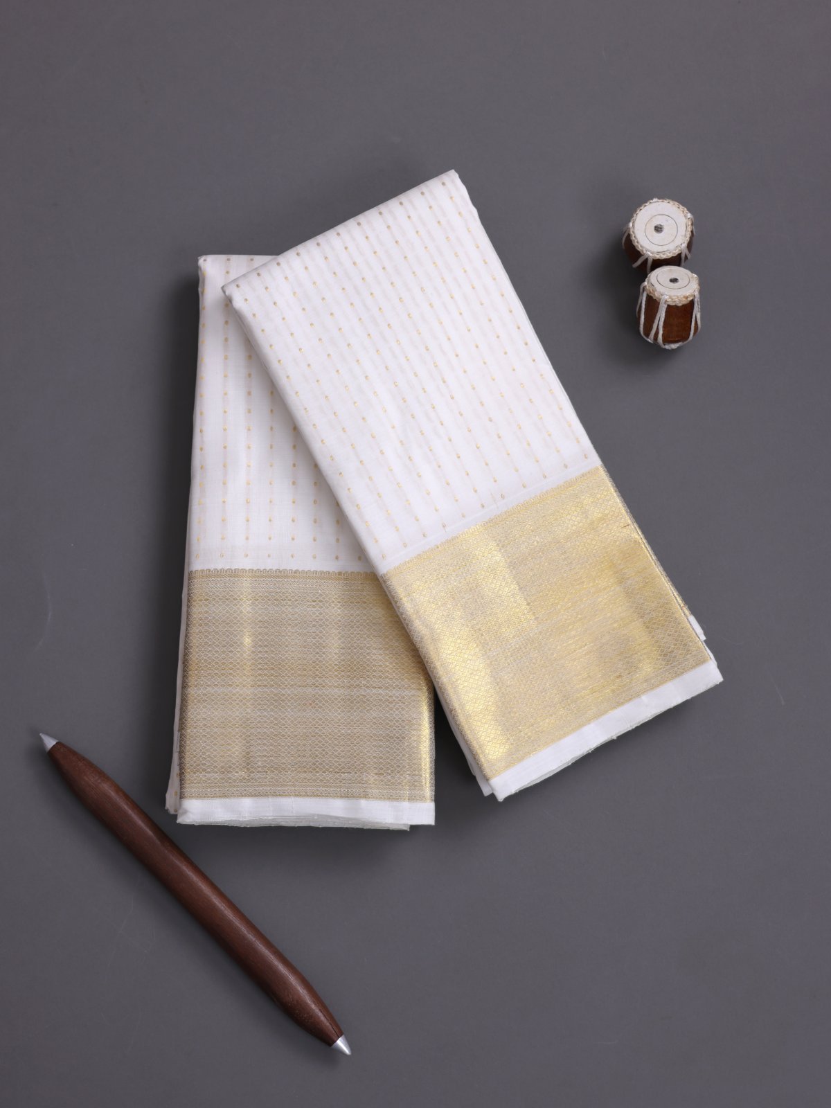 Off White Silk Dhoti And Vasthram With Zari Border