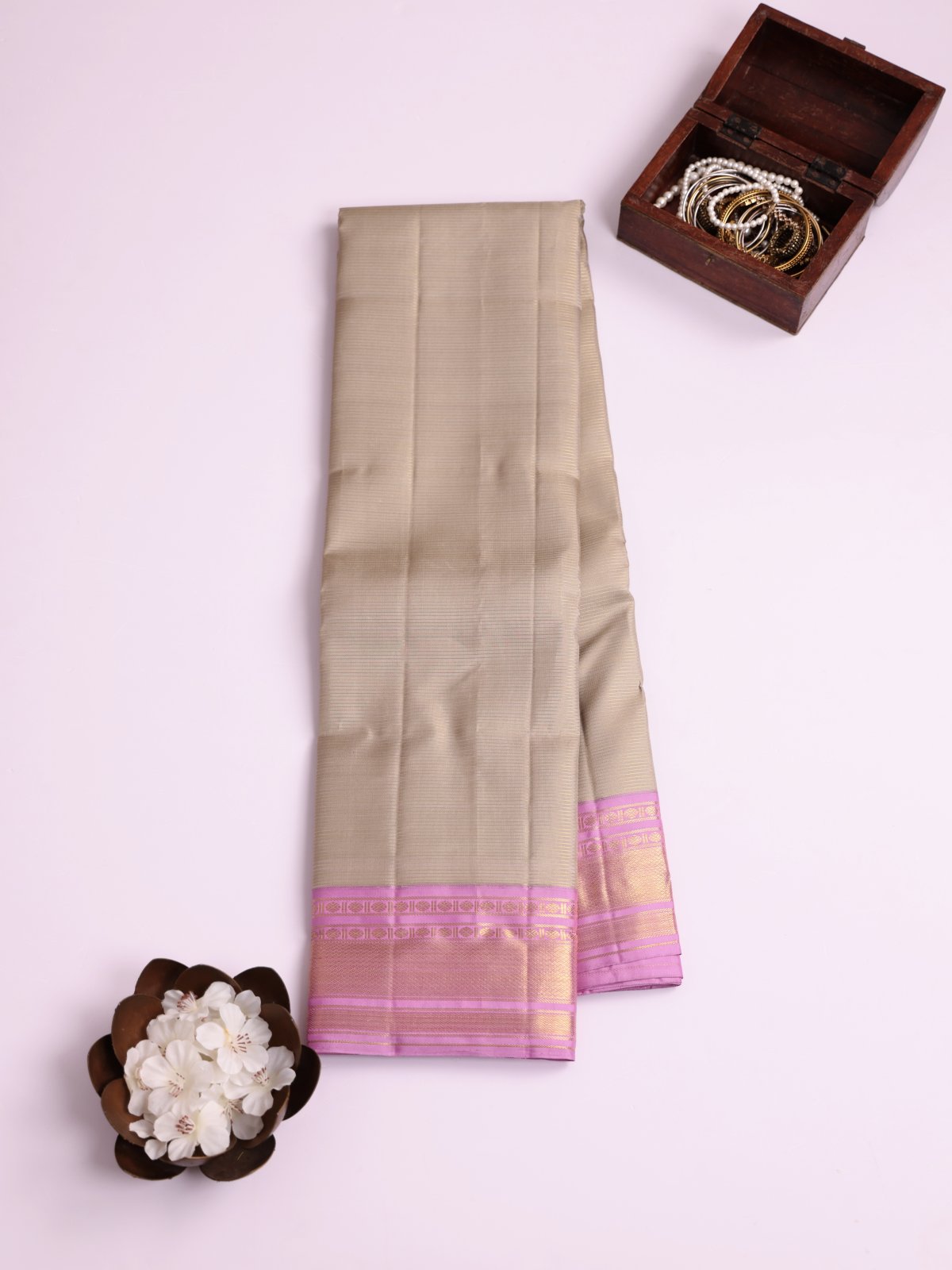 Grey Vaira Oosi Kanjeevaram Silk Saree with Lavender Border