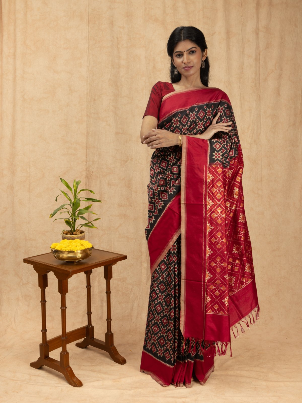 Buy Black & Maroon Sarees for Women by Suta Online | Ajio.com