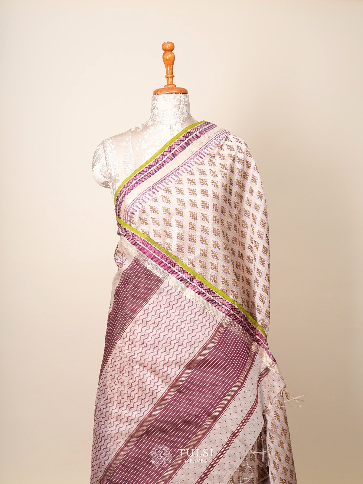 Light Grey Handblock Printed Maheshwari Cotton Saree