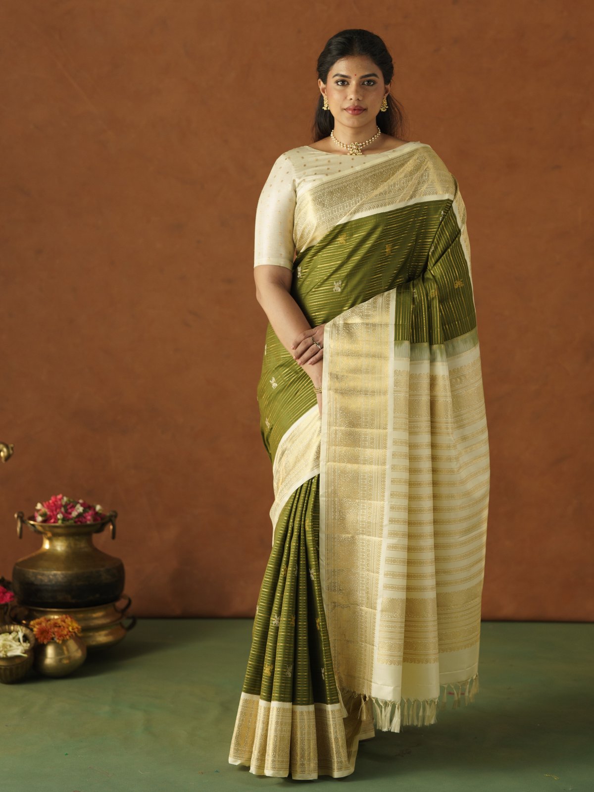 Mehandi Green Kanjeevaram Silk Saree With Off-white Border