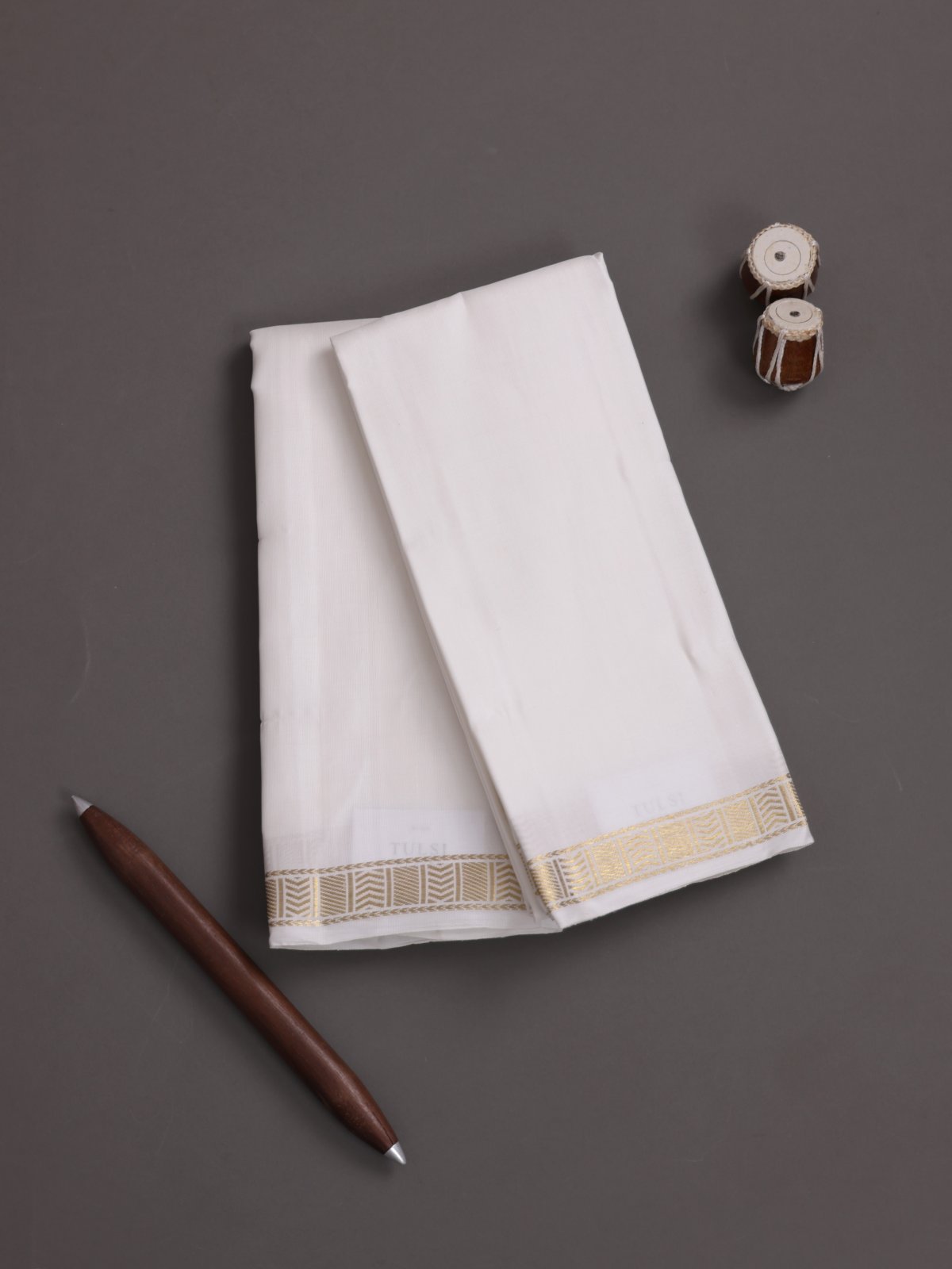 Off White Silk Dhoti And Vasthram With Zari Border