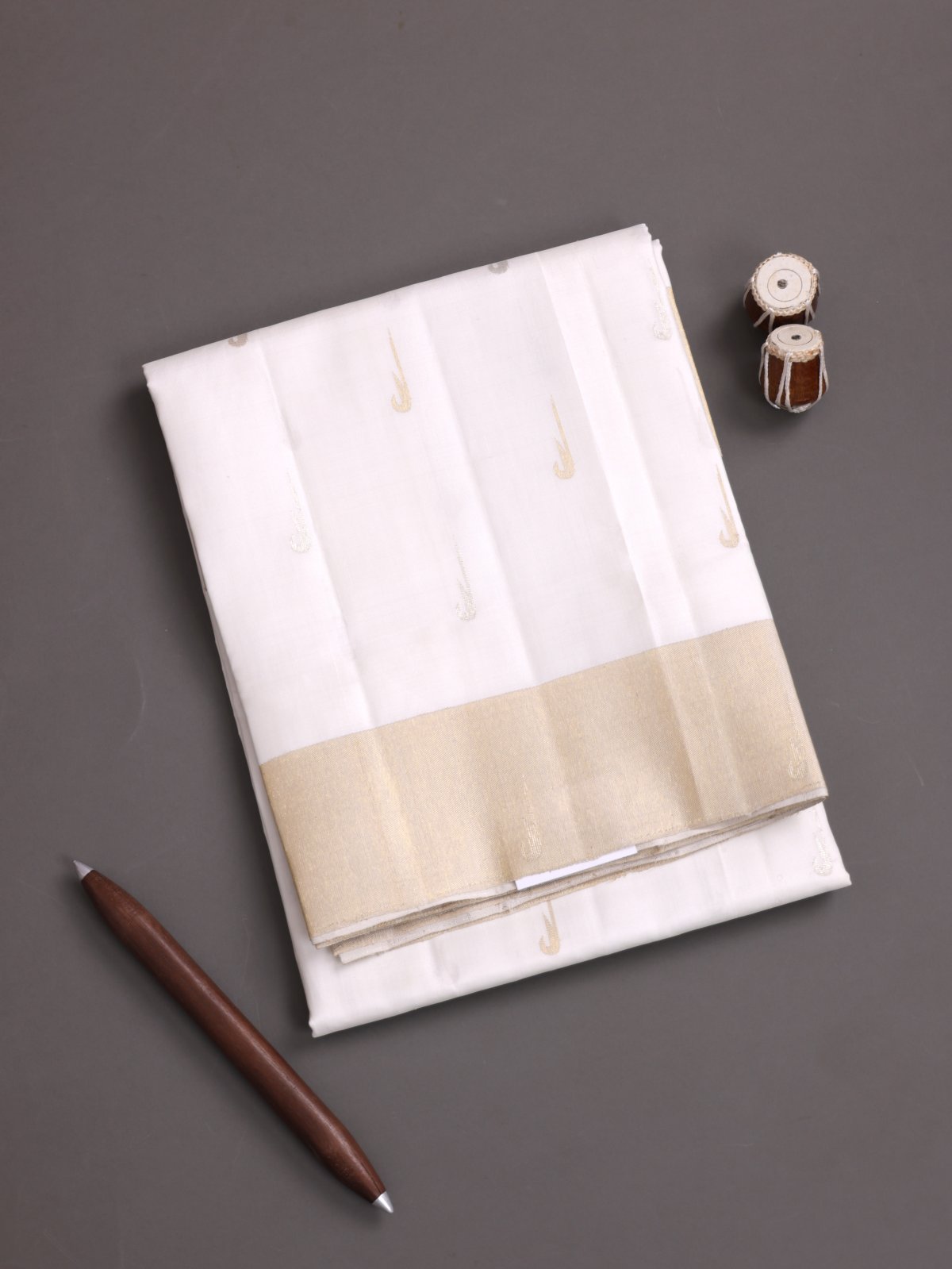 Off White Silk Dhoti And Vasthram With Zari Border 