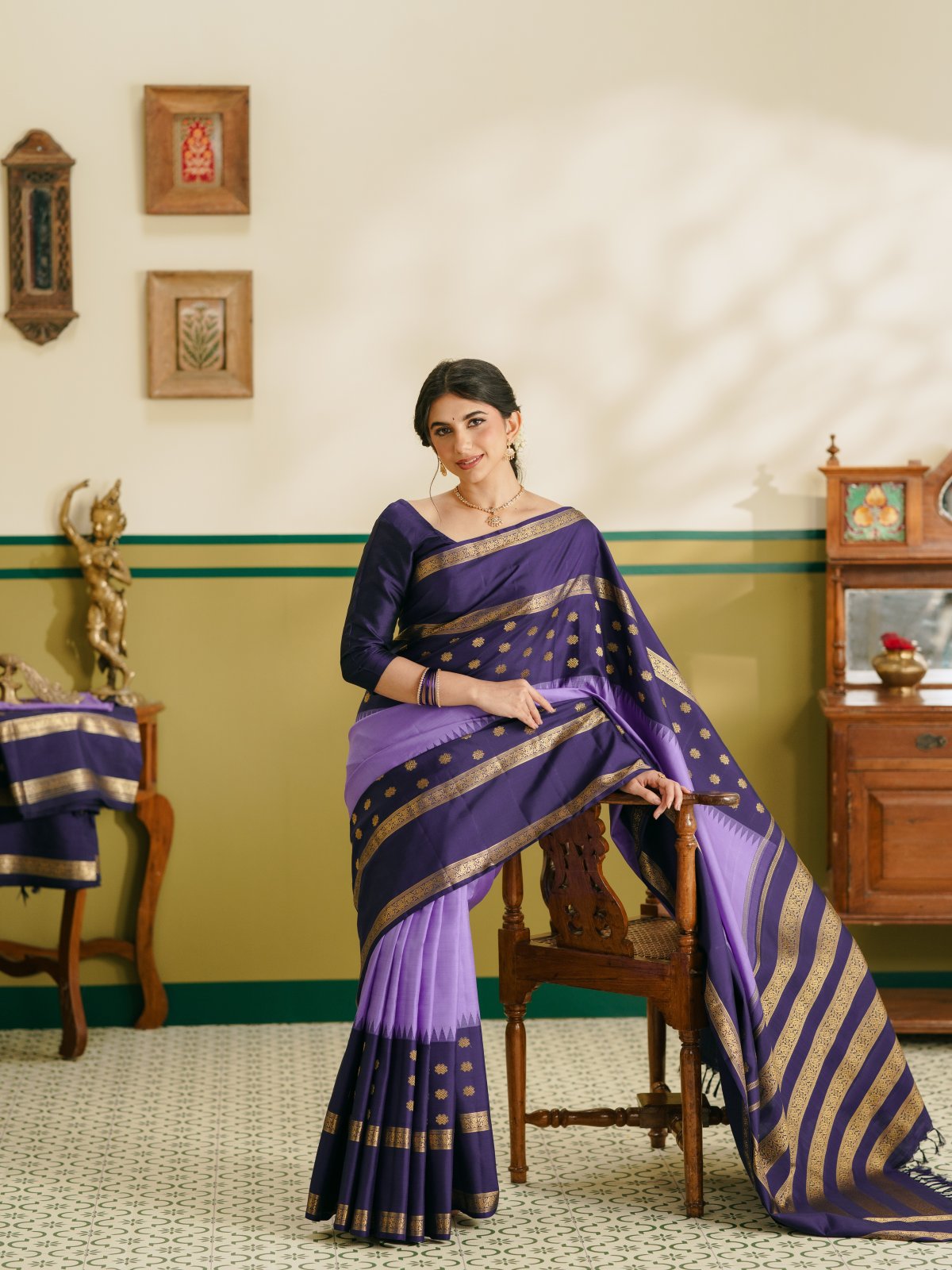 Vintage 41 - Lavender Kanjeevaram Silk Saree With Dark Purplish Blue Border