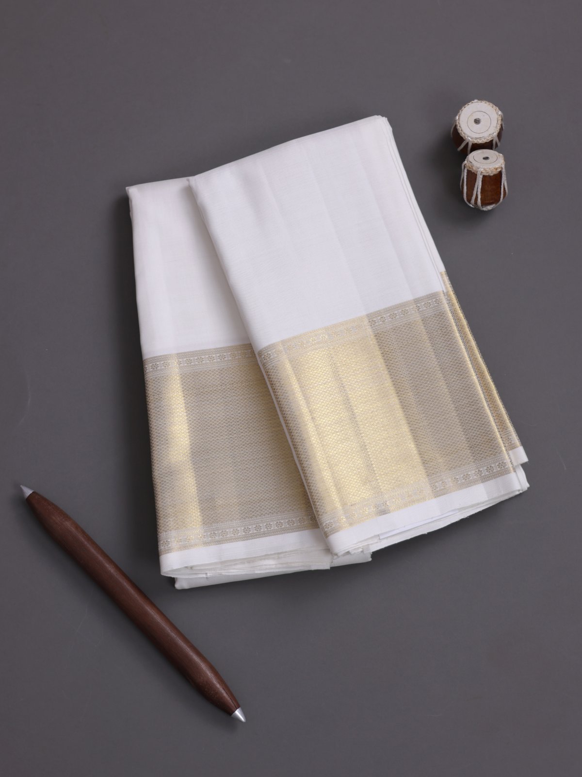 Off White Silk Dhoti And Vasthram With Zari Border