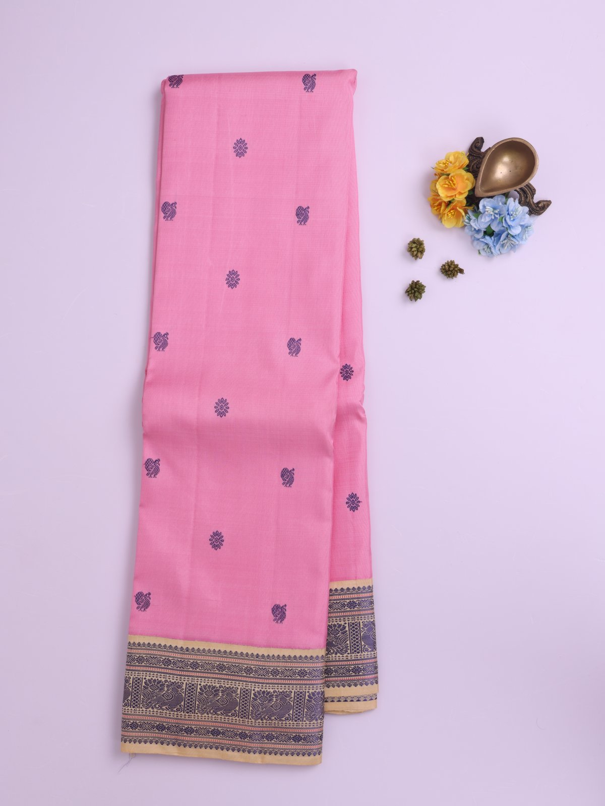 Light Pink Kanjeevaram Pattu Pettu Silk Saree With Cream Border